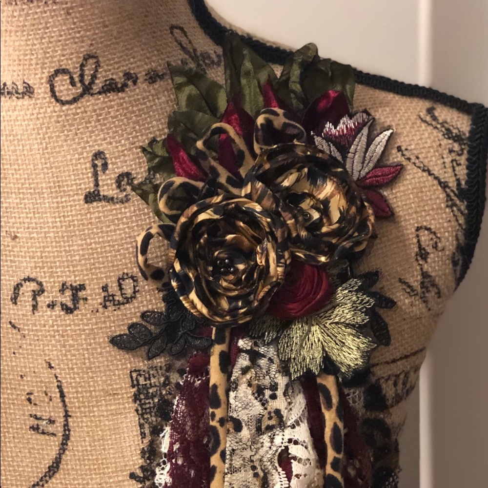 💥SOLD💥Flower Pin